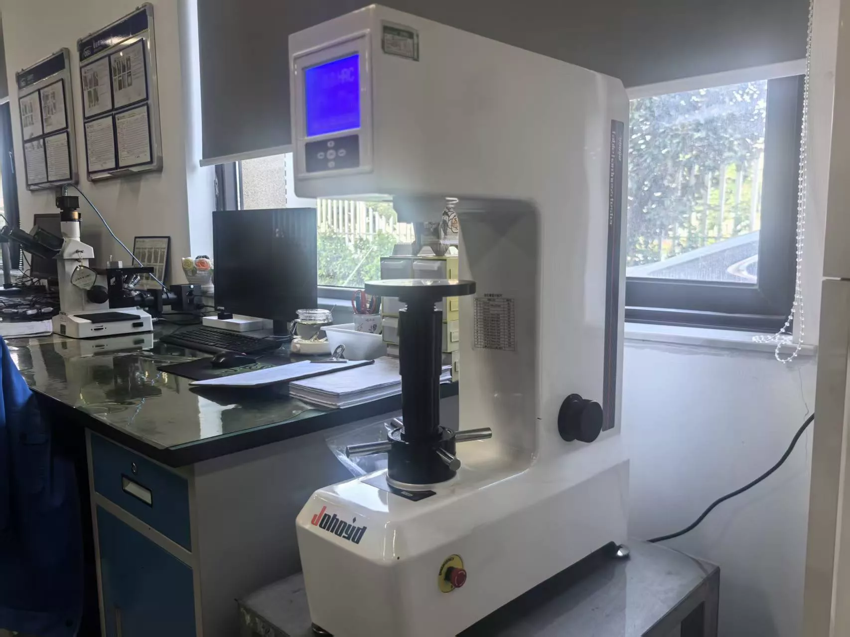 数显洛氏硬度计 Hardness Tester